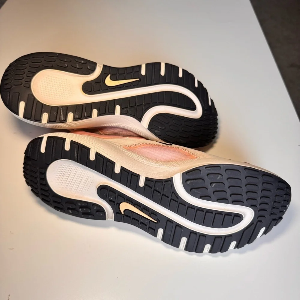 NIKE RUNNING SHOE REACT ESCAPE RUN - SAIL/DARK SMOKE GREY/PINK WOMEN
